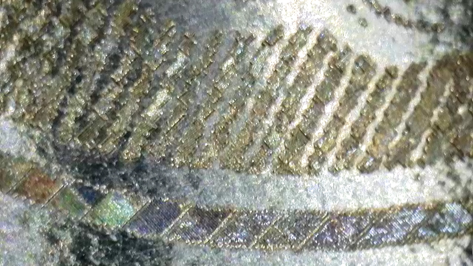 Close view of adjacent diffraction grating cells